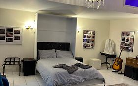 Amazing Gantshill Studio Annexe & Free Parking