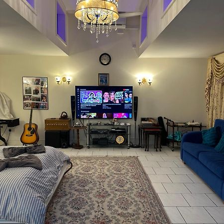Amazing Gantshill Studio Annexe & Free Parking Redbridge Exterior photo