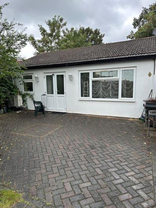 Amazing Gantshill Studio Annexe & Free Parking Redbridge Exterior photo